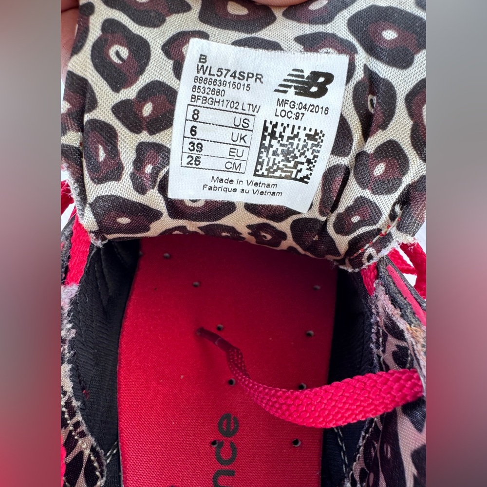 New Balance 574 V1 High Roller Red Sneakers WL574SPR Women’s Size 8 Leopard - Picture 13 of 14
